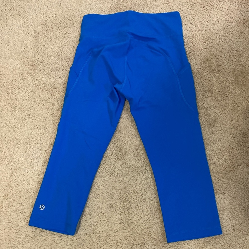Lululemon Cobalt Blue capri leggings - Great condition Size 4